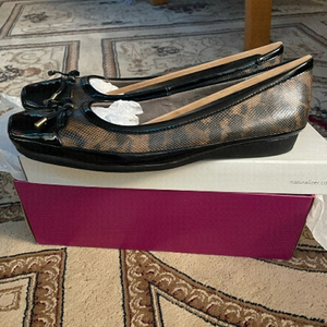 NATURALIZER animal print flats size 8.5